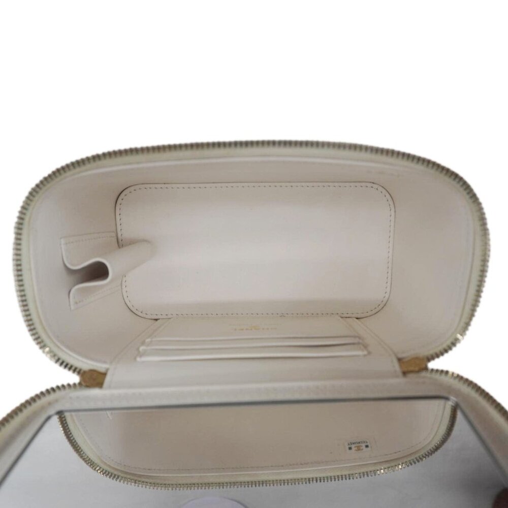 Chanel  Coco Casino Small Quilted Caviar Leather Chain Vanity Case White - Picture 13 of 16